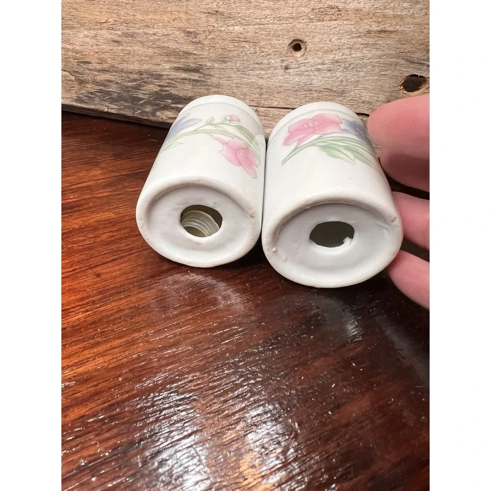 White Column Trumpet Vine Flower Salt and Pepper Shakers Ceramic Classic